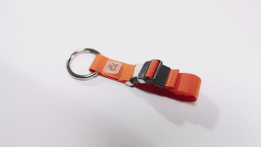 TLM Carry Clip – Heavy-Duty Travel Hook for Hands-Free Convenience